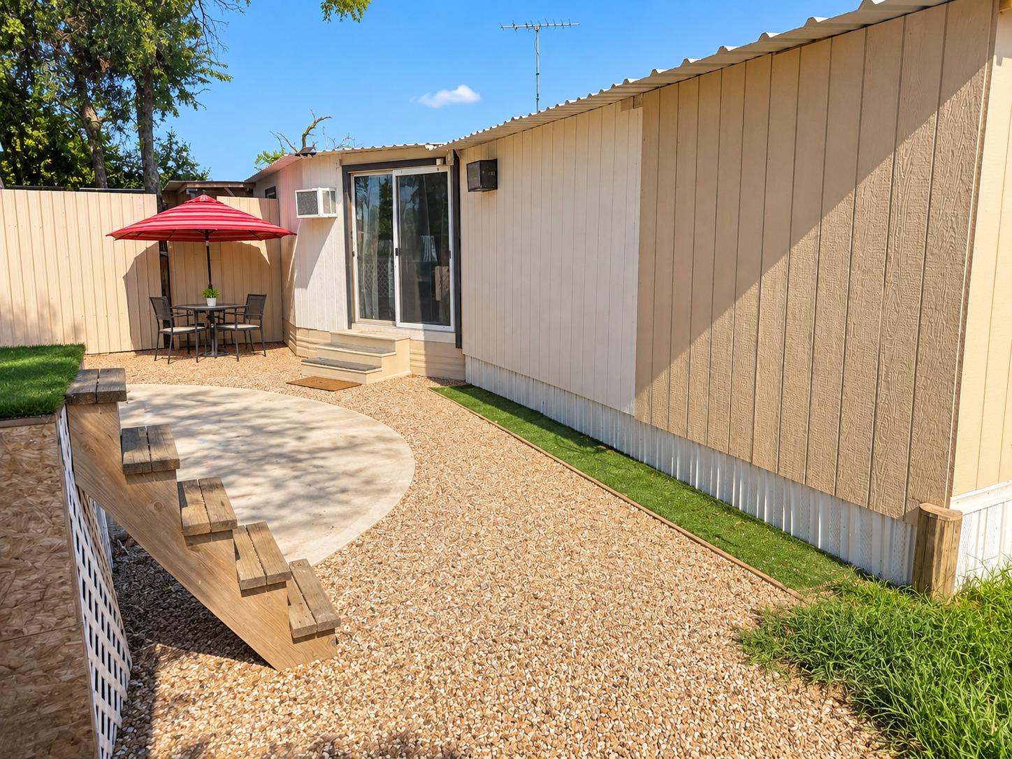 820 Austin St Property Photo 8