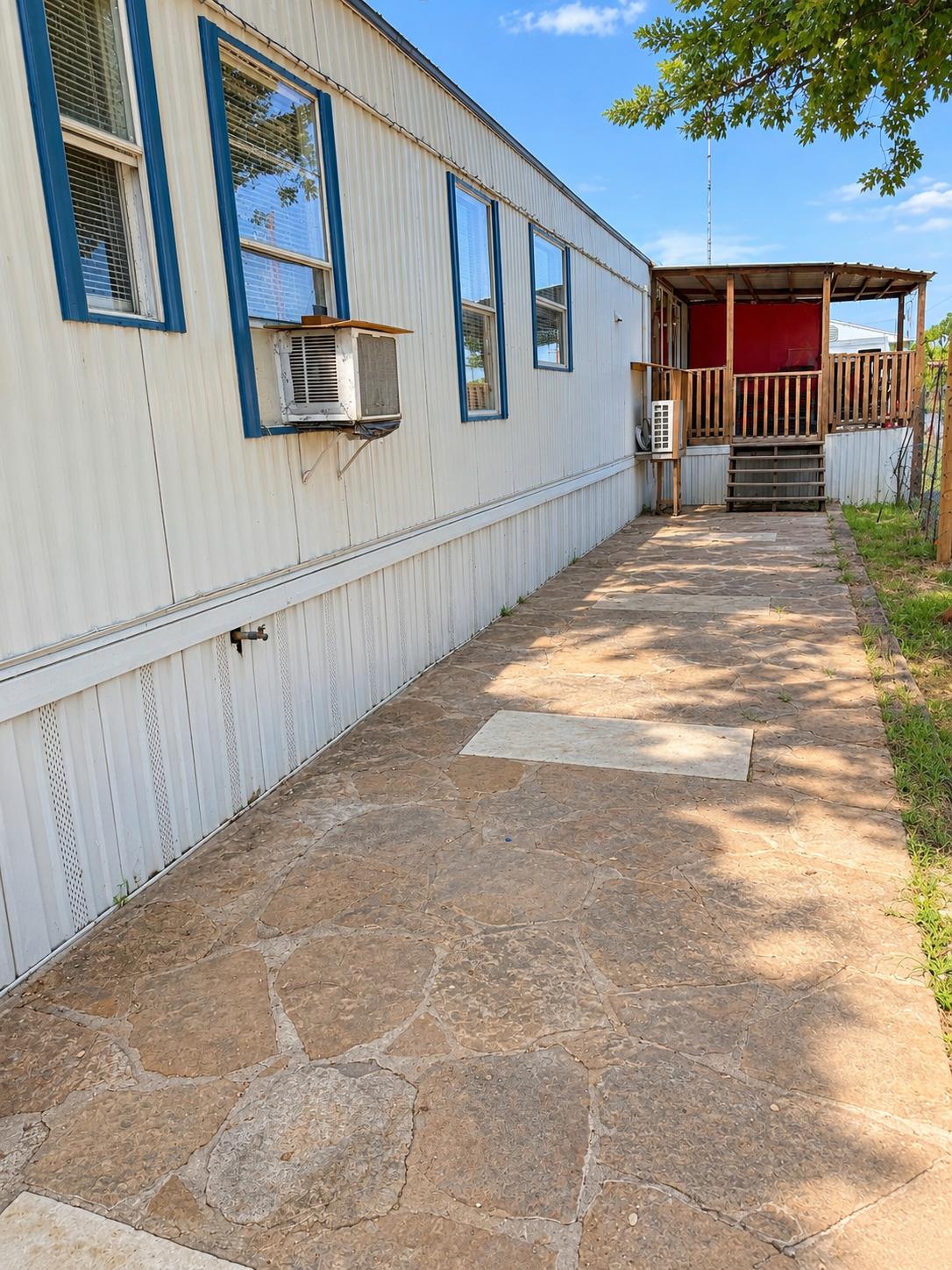 820 Austin St Property Photo 13