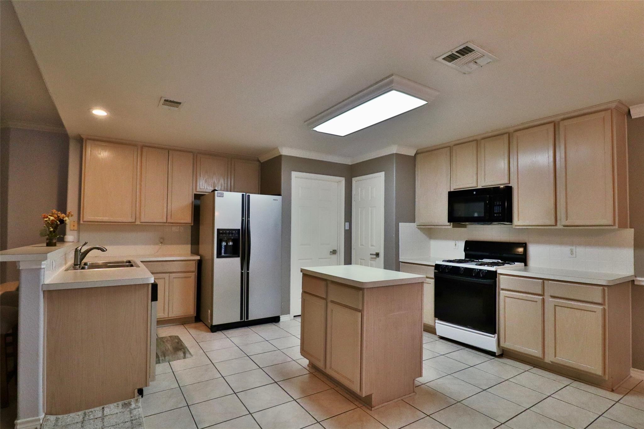 1029 Forest Bluff Trl Property Photo 3