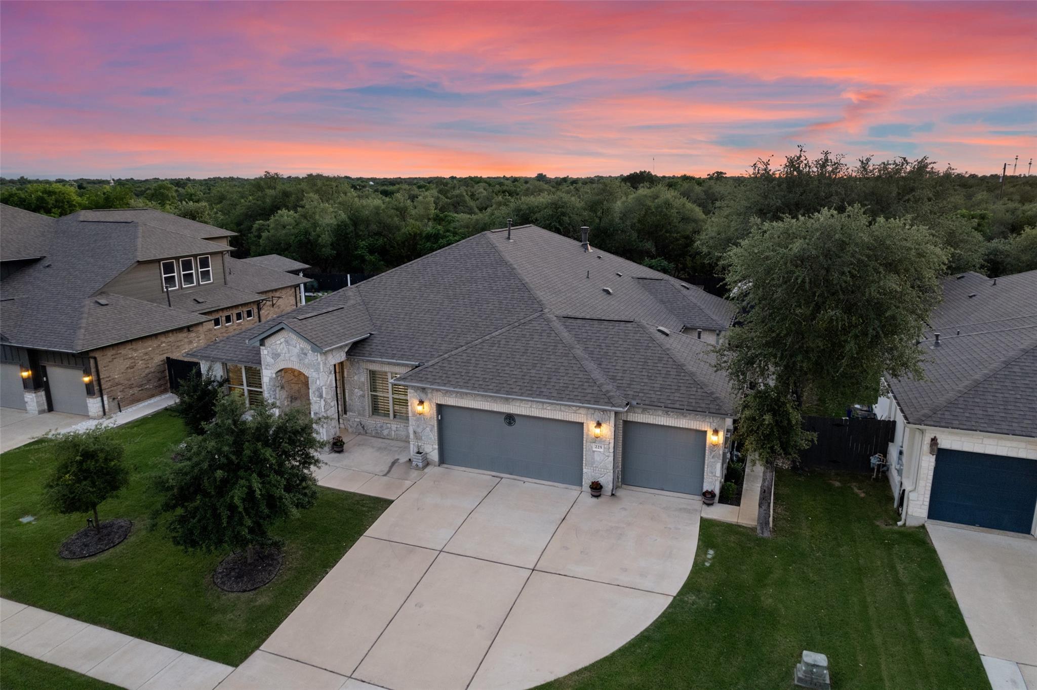225 Escarpment WAY