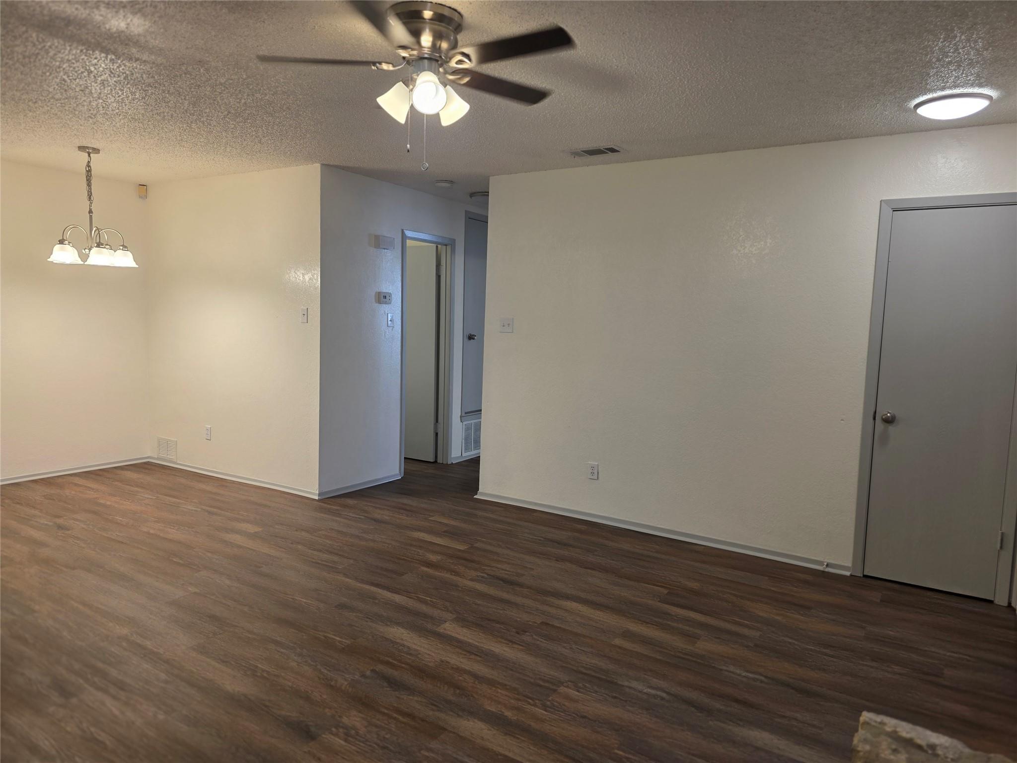 1735 Horseshoe Cir Property Photo 4