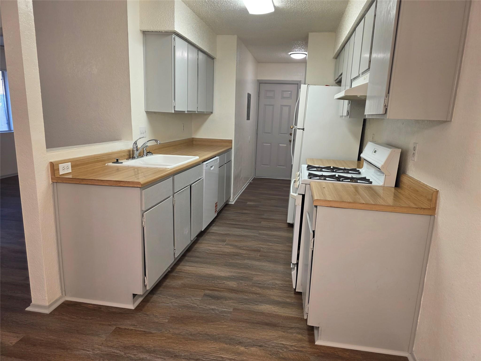 1735 Horseshoe Cir Property Photo 6