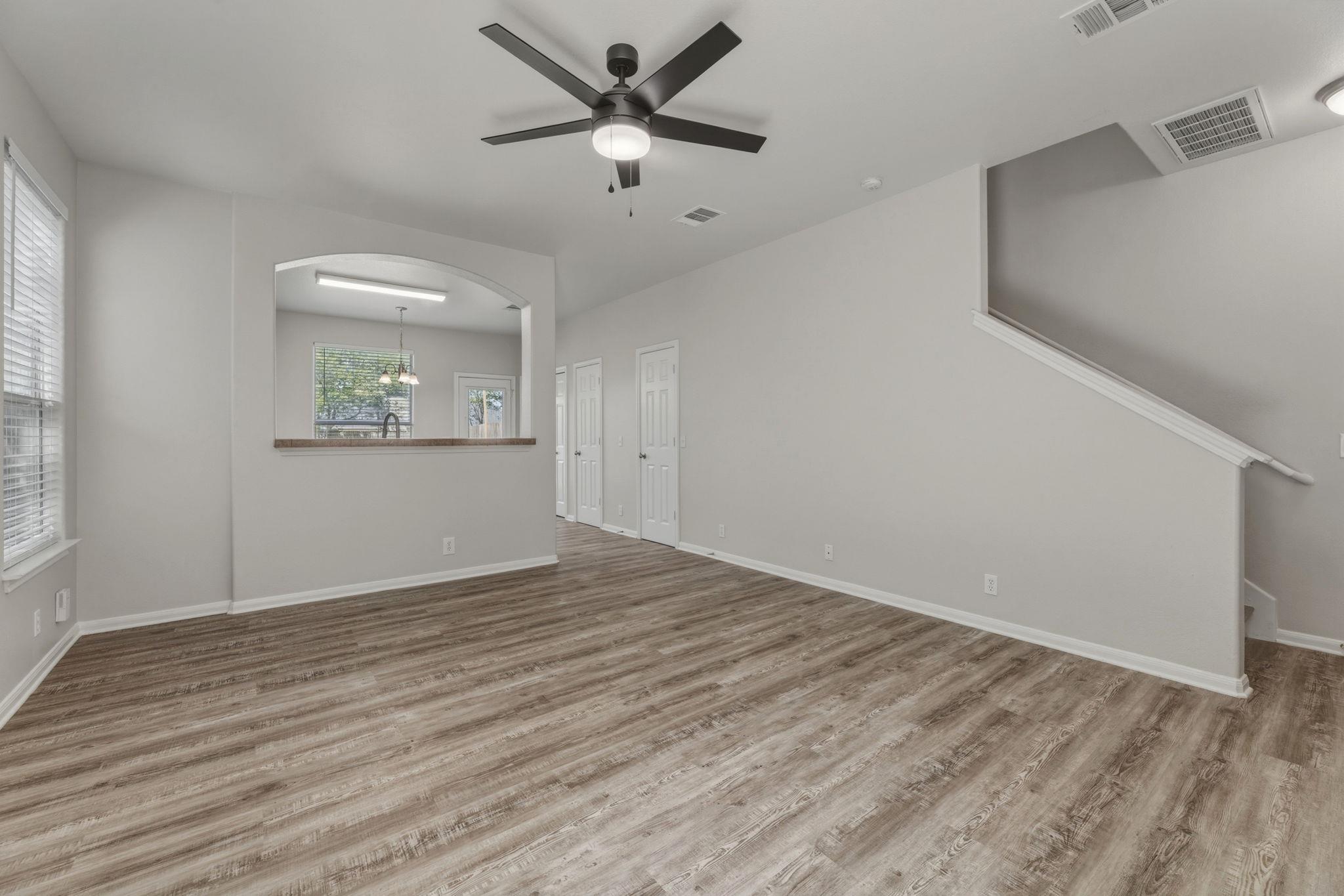 10608 Plains Trl #b Property Photo 7