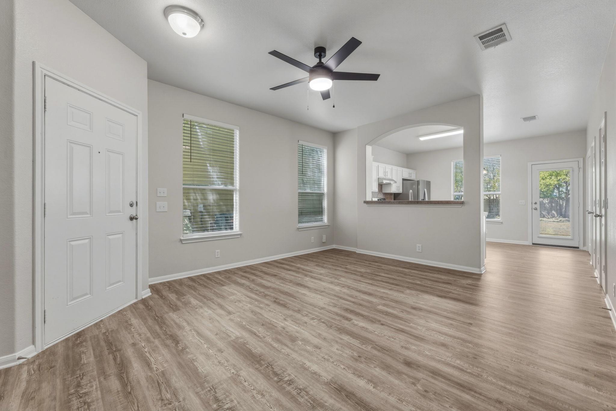 10608 Plains Trl #b Property Photo 8