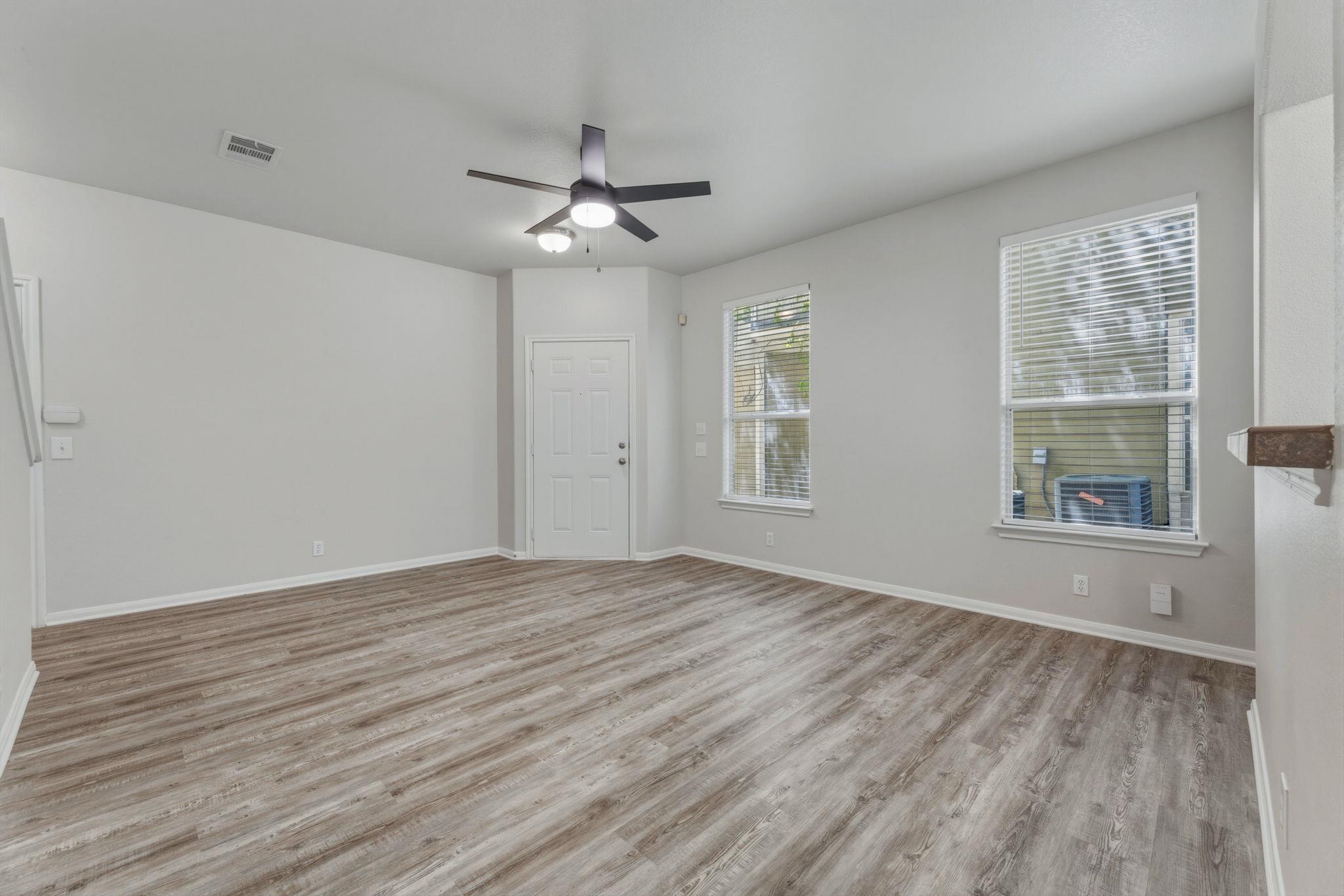 10608 Plains Trl #b Property Photo 9