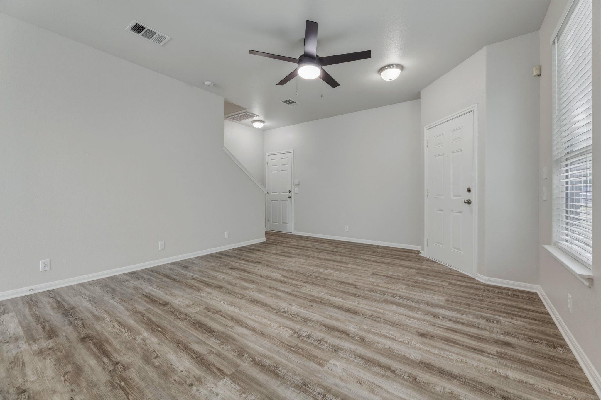 10608 Plains Trl #b Property Photo 10