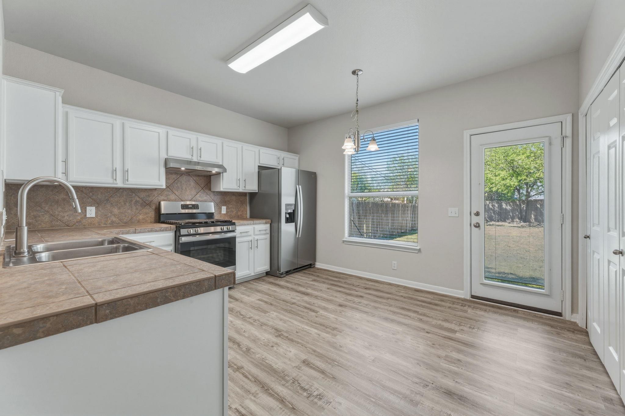 10608 Plains Trl #b Property Photo 12