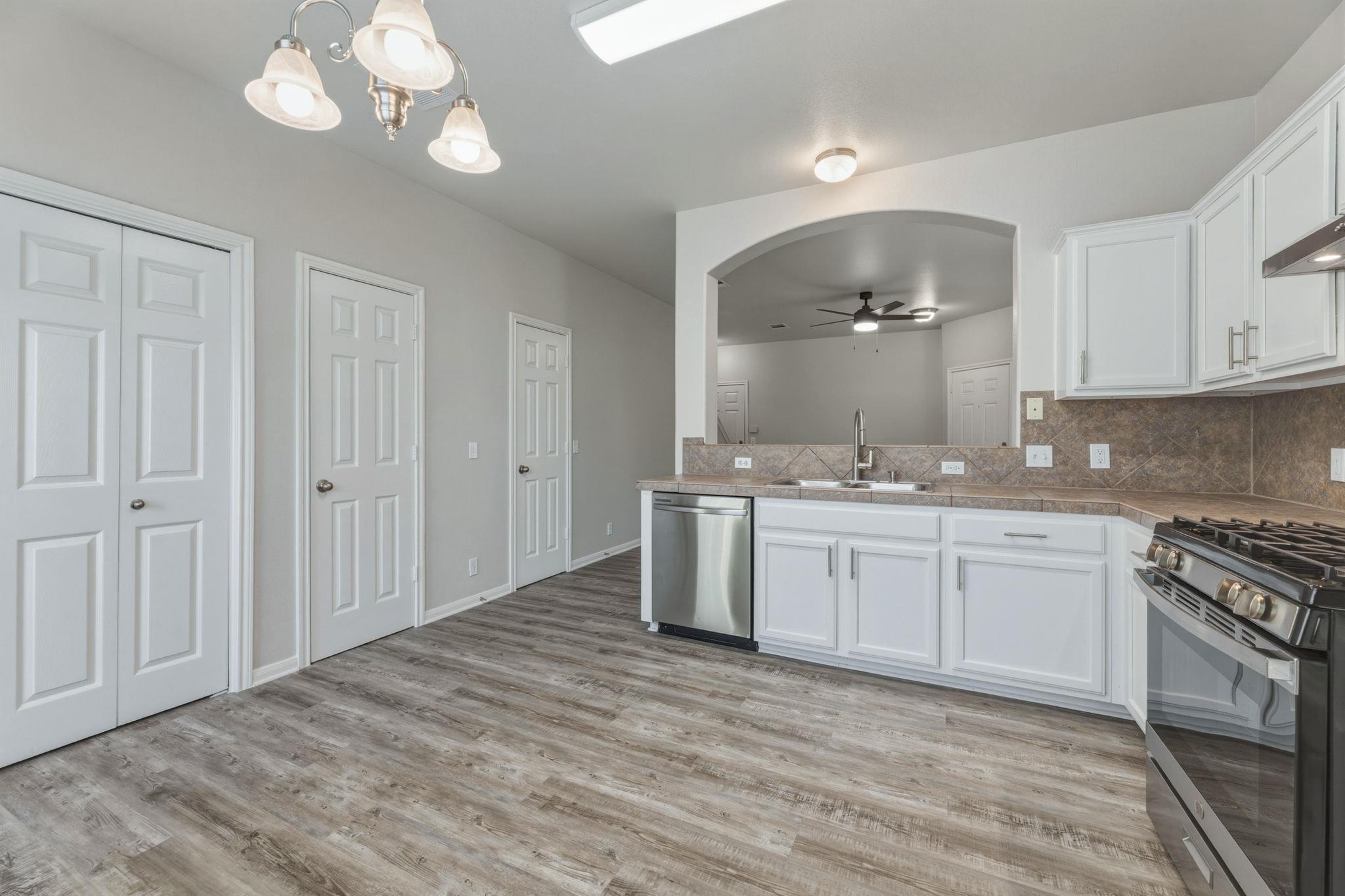 10608 Plains Trl #b Property Photo 15