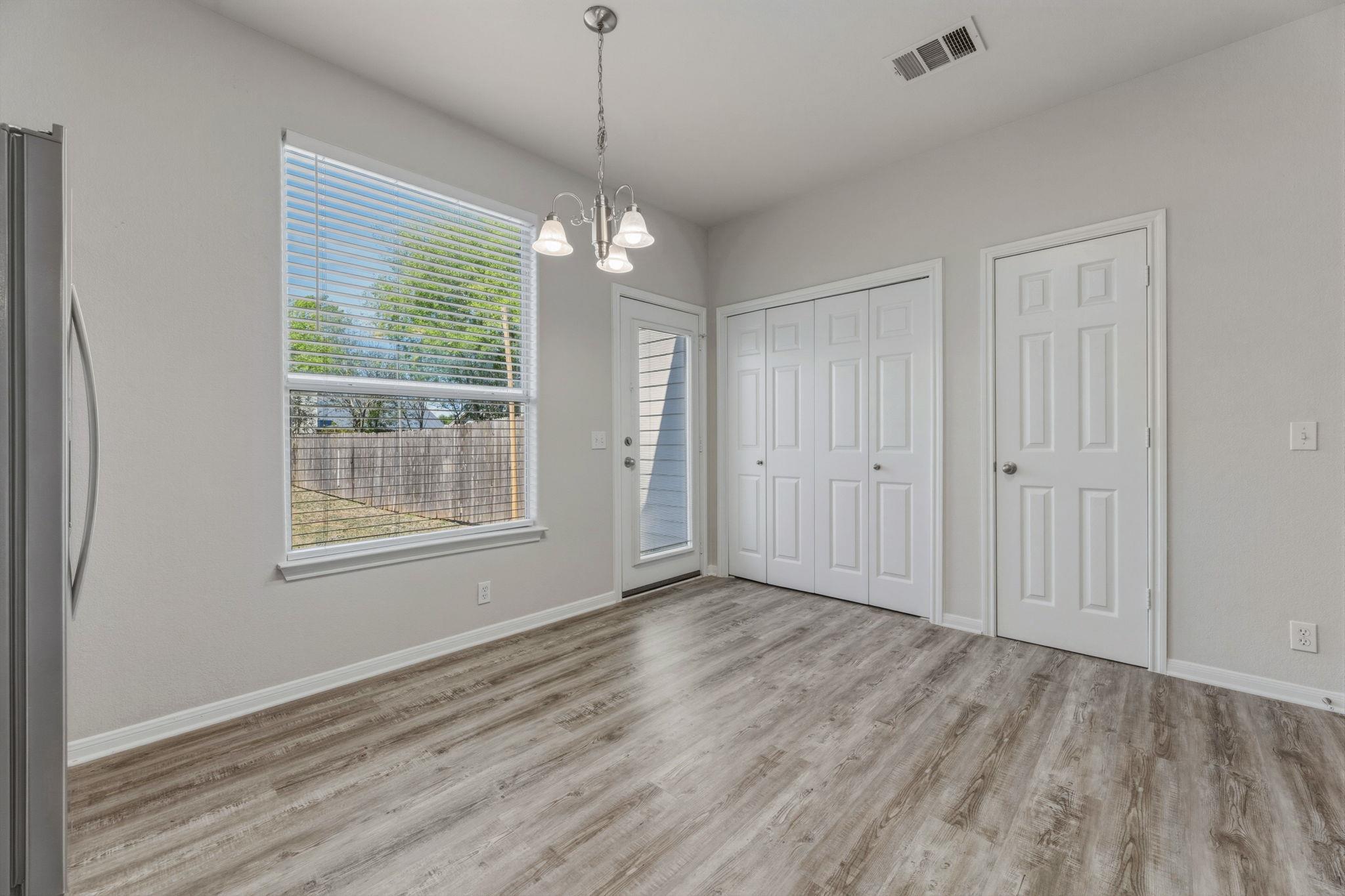 10608 Plains Trl #b Property Photo 17