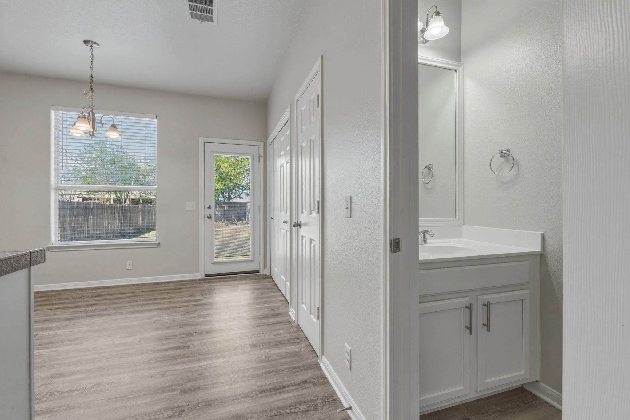 10608 Plains Trl #b Property Photo 20