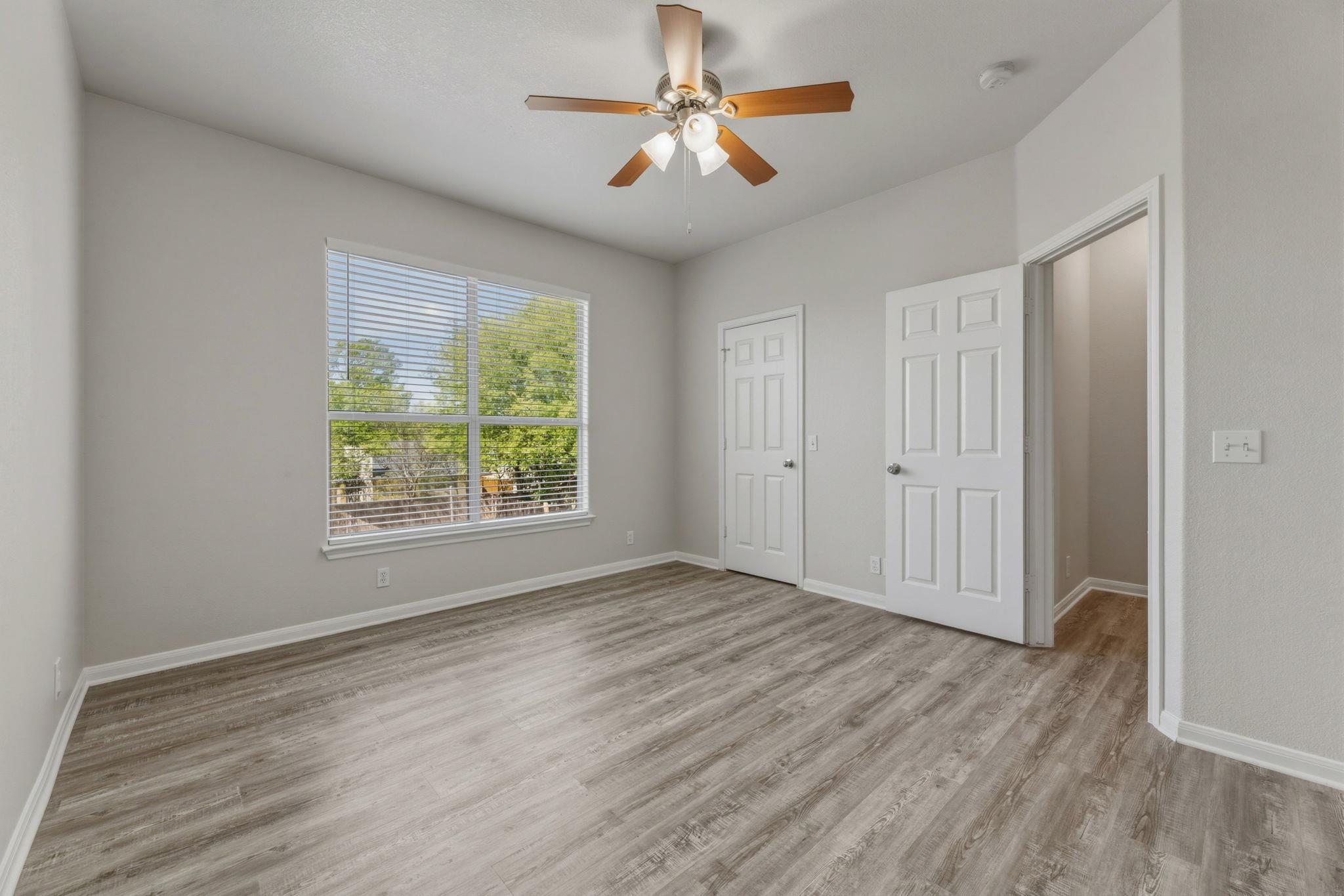 10608 Plains Trl #b Property Photo 24