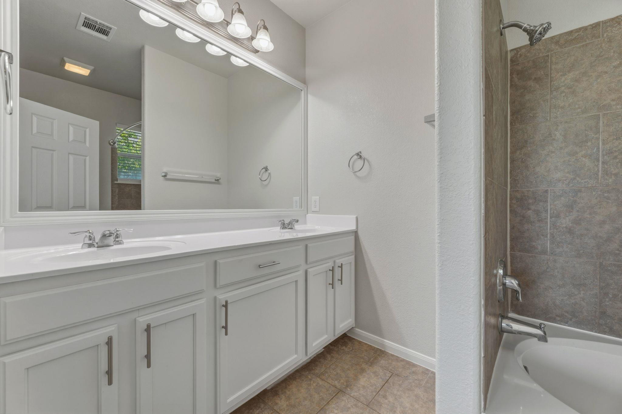 10608 Plains Trl #b Property Photo 26