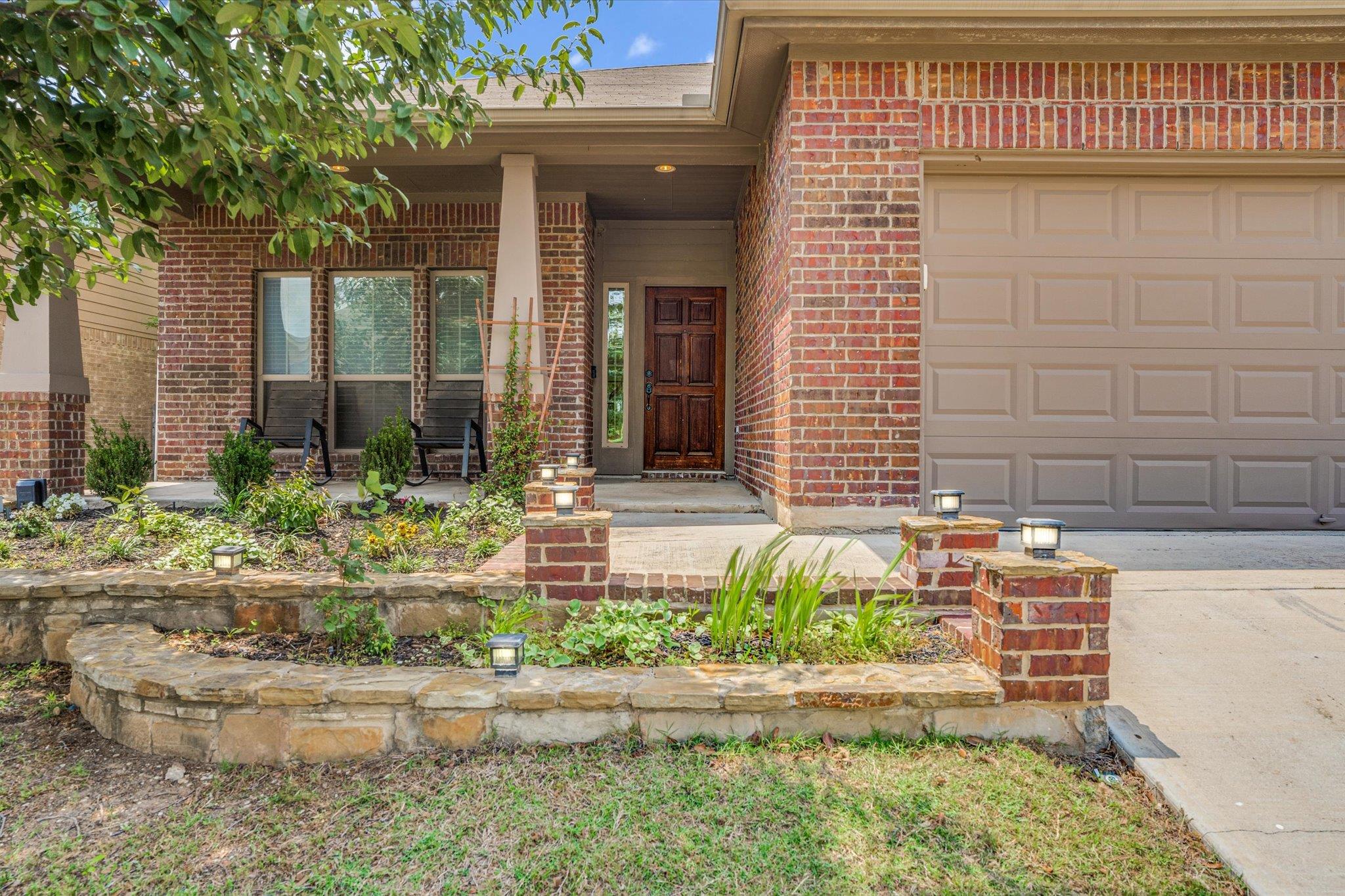 182 Lone Tree Holw Property Photo 1
