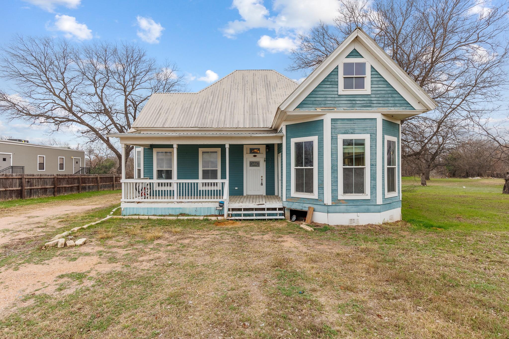 302 Avenue Property Photo