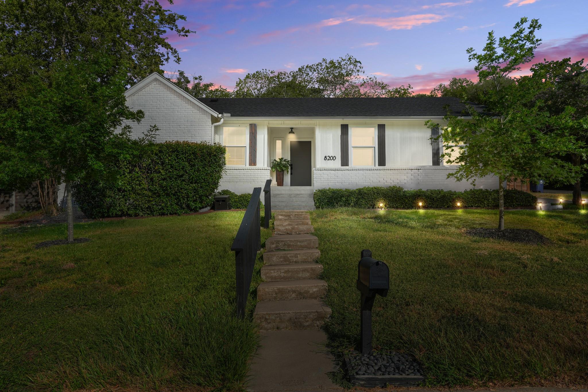 8200 Dunn St Property Photo 1