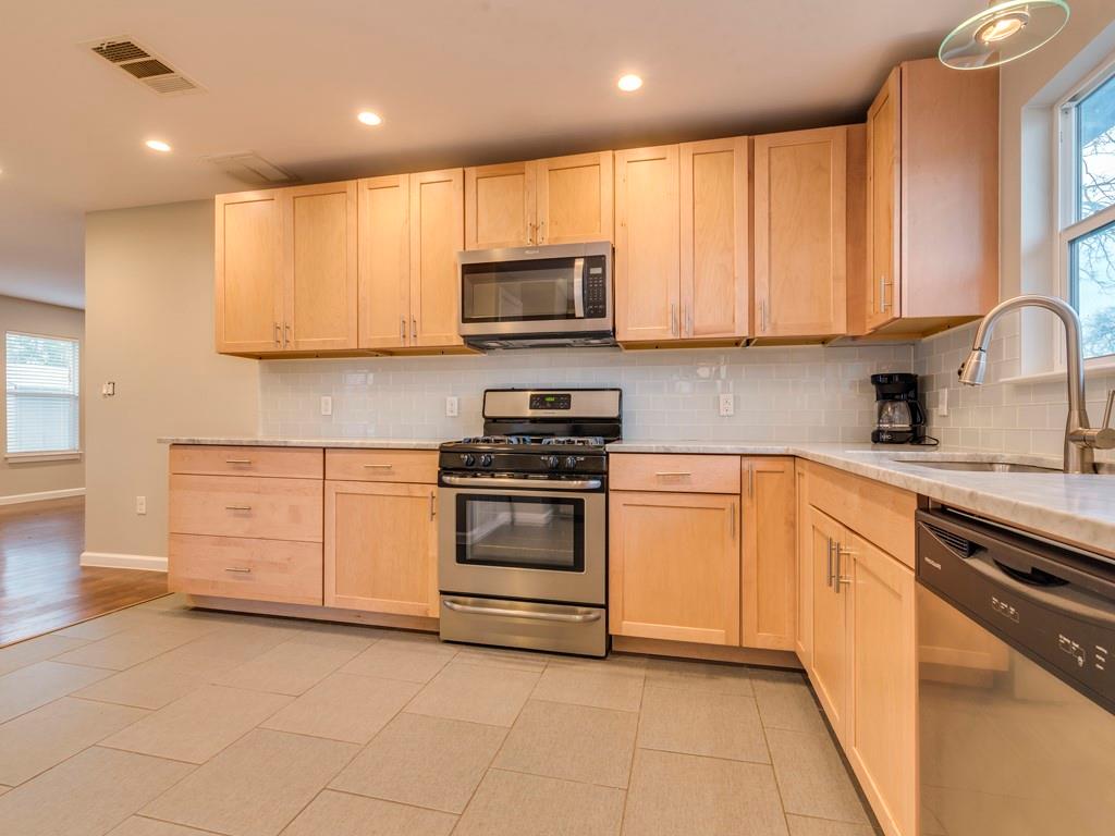 4412 Gillis St B Property Photo 3