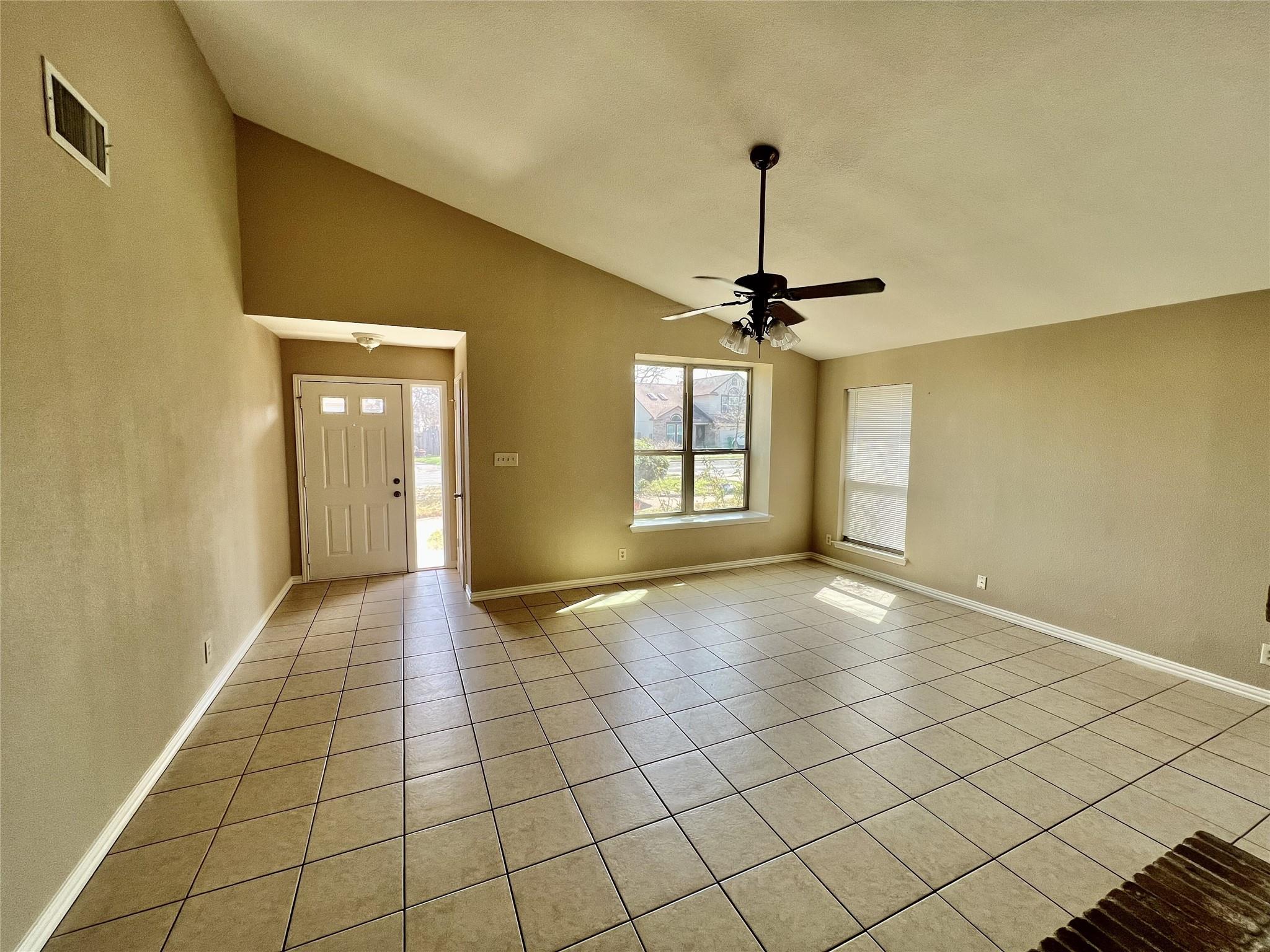 1101 Forest Oaks Path Property Photo 3