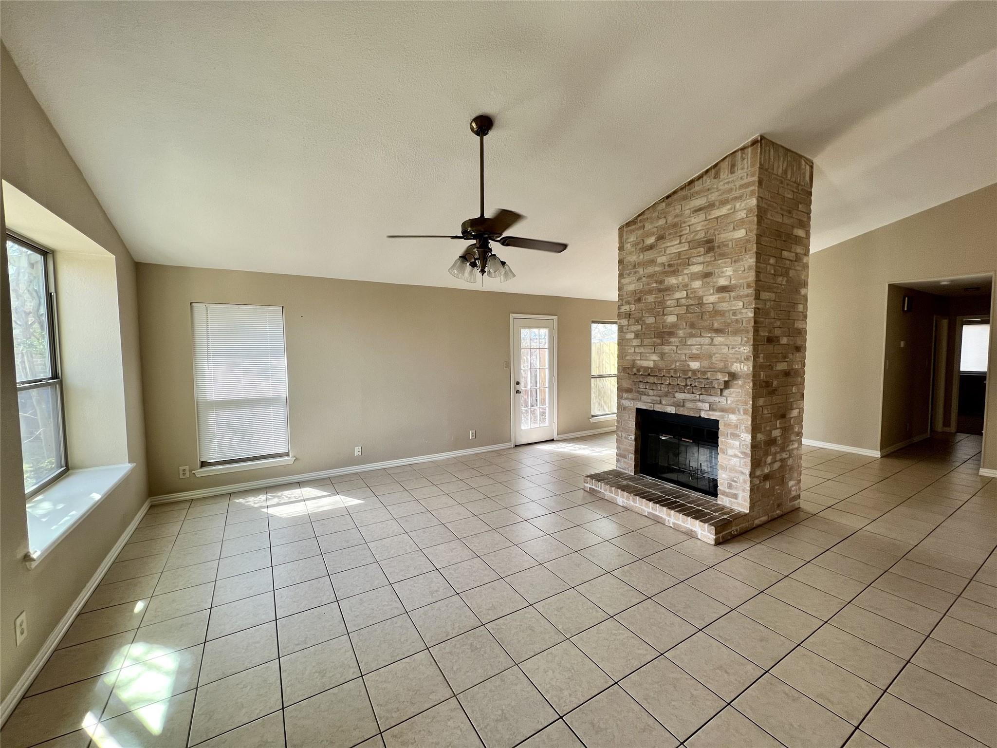 1101 Forest Oaks Path Property Photo 4