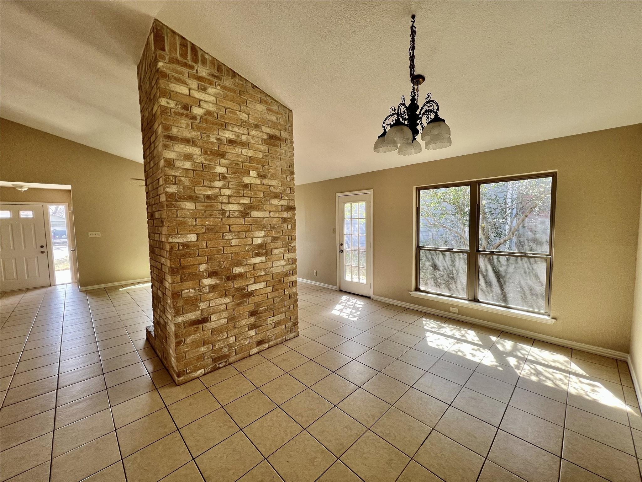 1101 Forest Oaks Path Property Photo 5