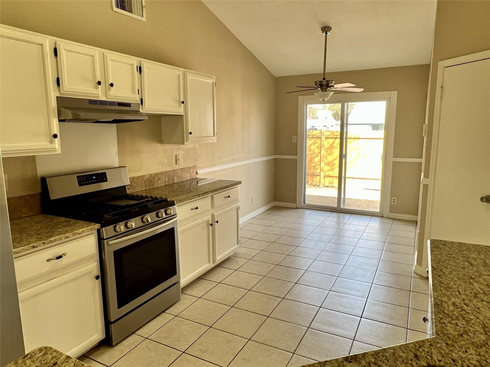 1101 Forest Oaks Path Property Photo 7
