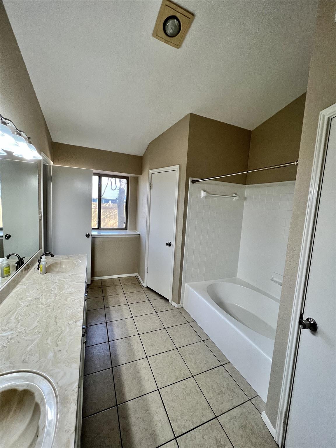 1101 Forest Oaks Path Property Photo 15