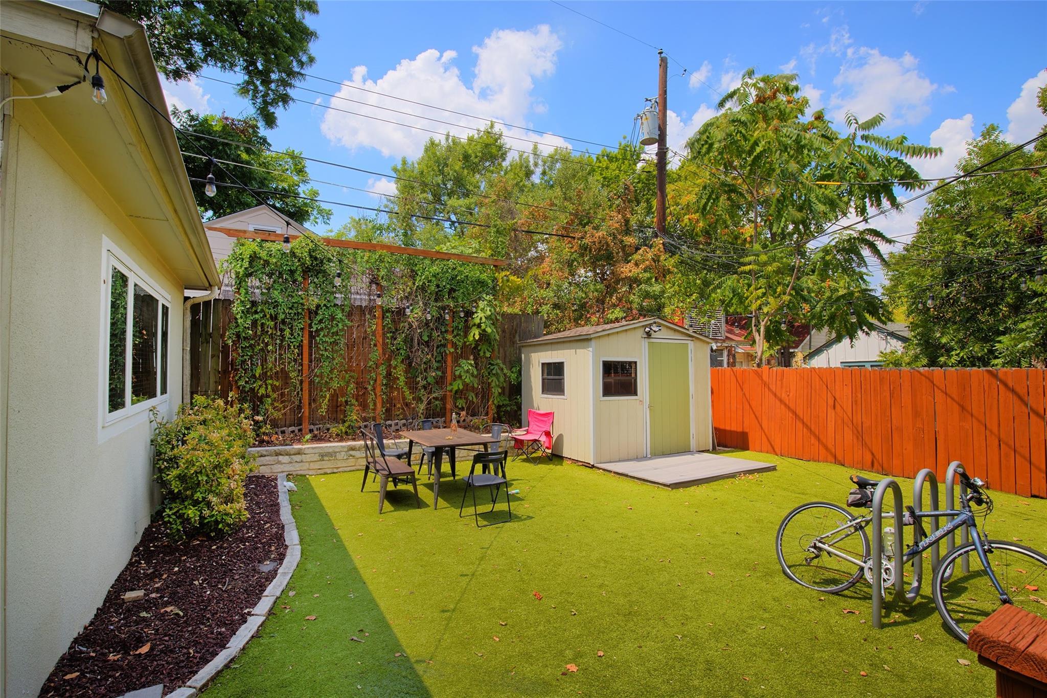 815 E 31st St #c Property Photo 3