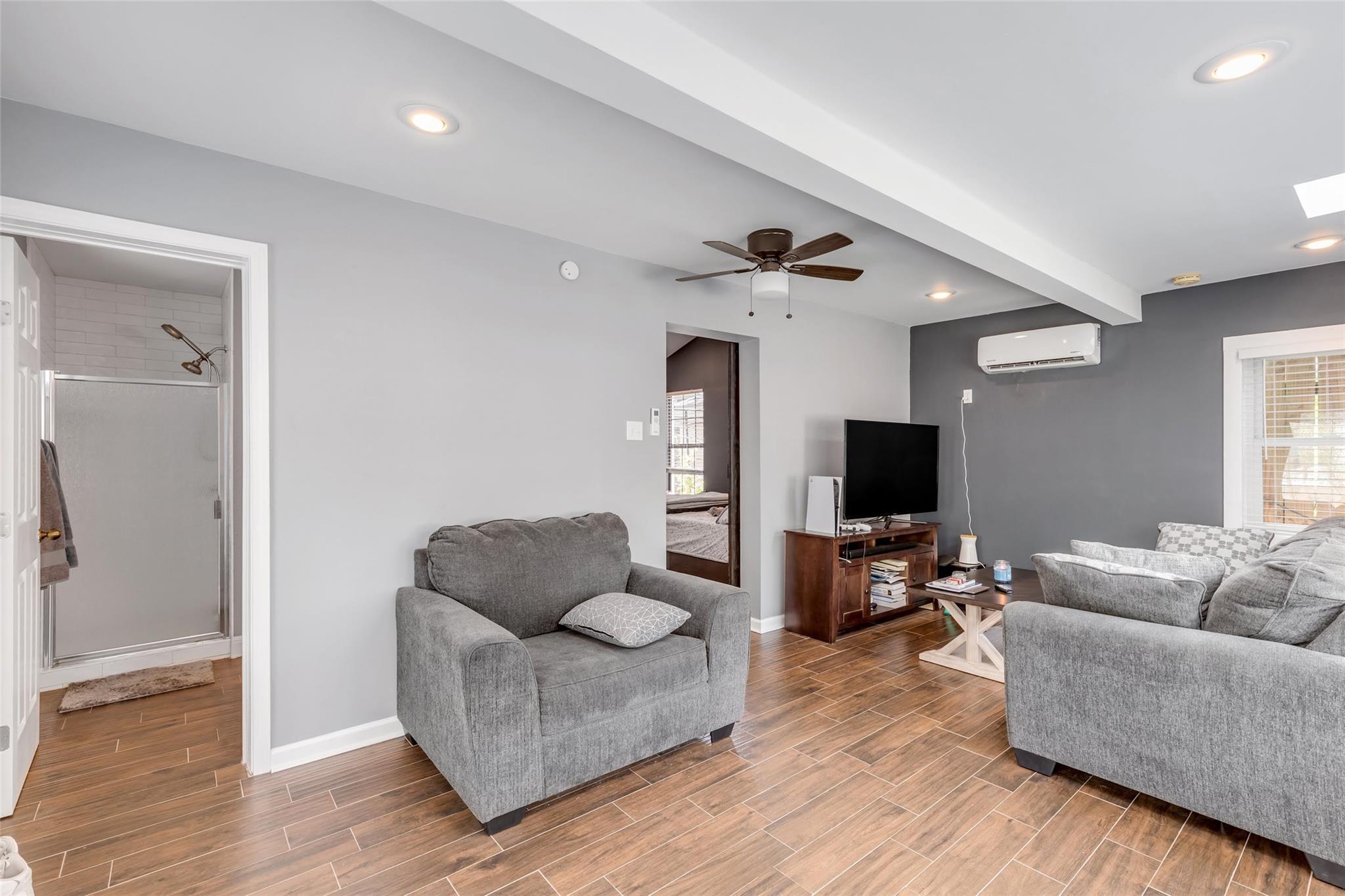 815 E 31st St #c Property Photo 5