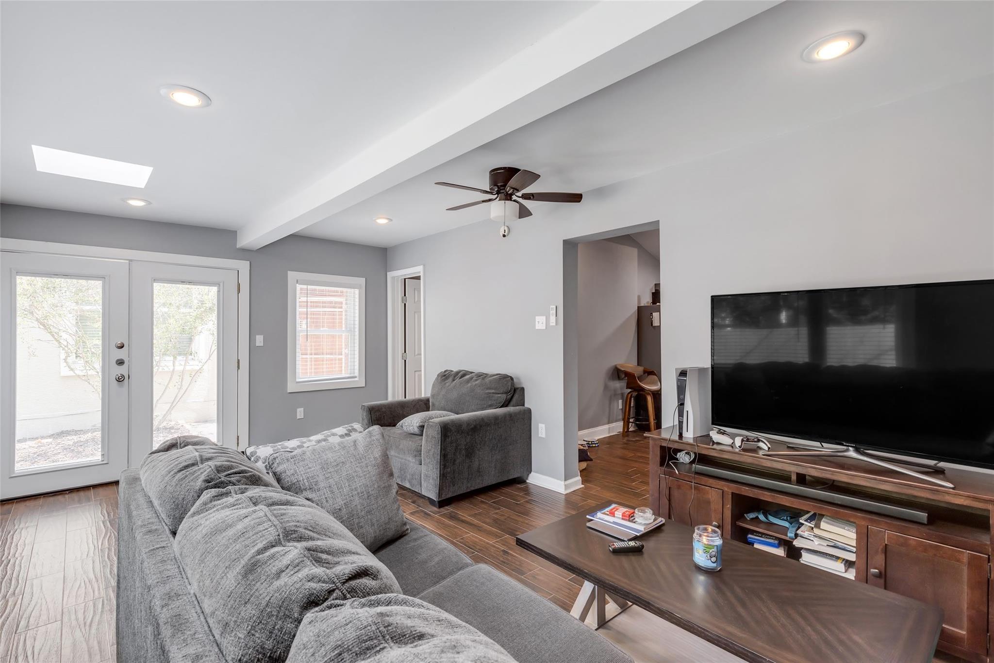 815 E 31st St #c Property Photo 7