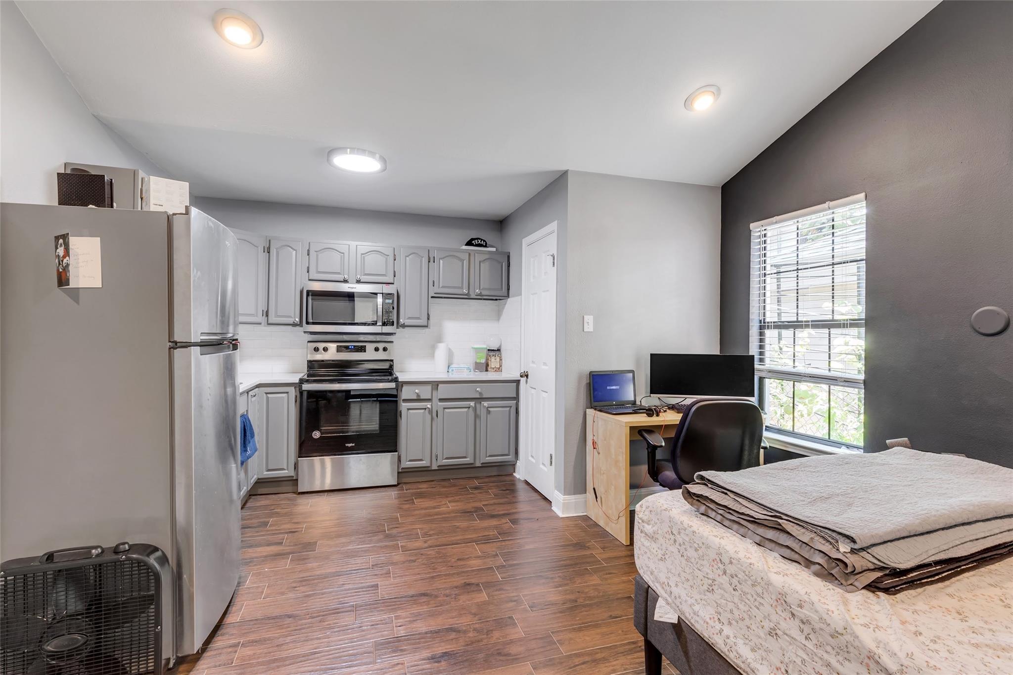 815 E 31st St #c Property Photo 15