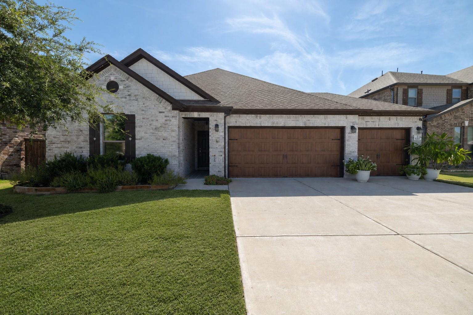 1212 Euless Ln Property Photo 6