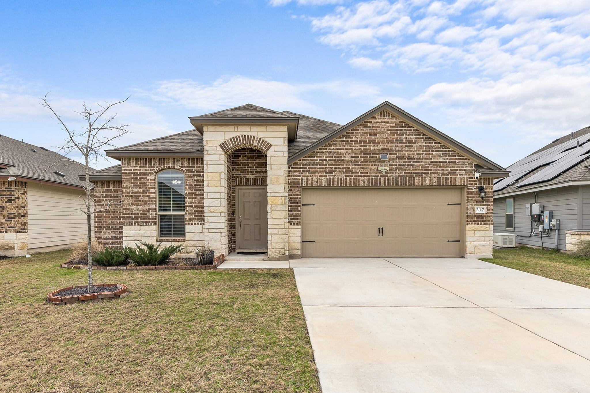 Avery Glen Real Estate Listings Main Image