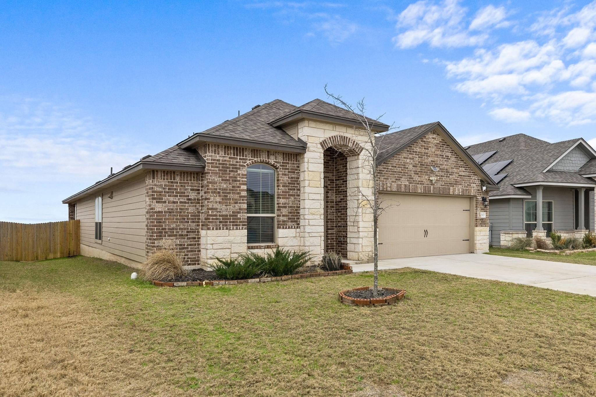 217 Nathaniel Dr Property Photo 2