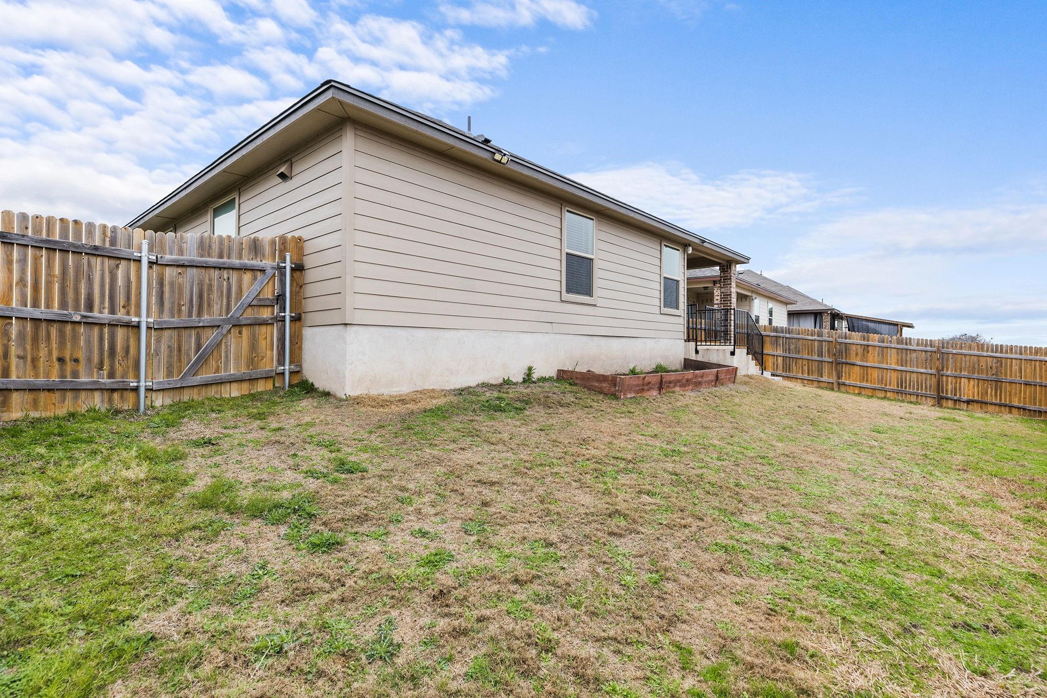 217 Nathaniel Dr Property Photo 35