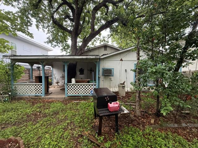 1702 Perez St Property Photo 9