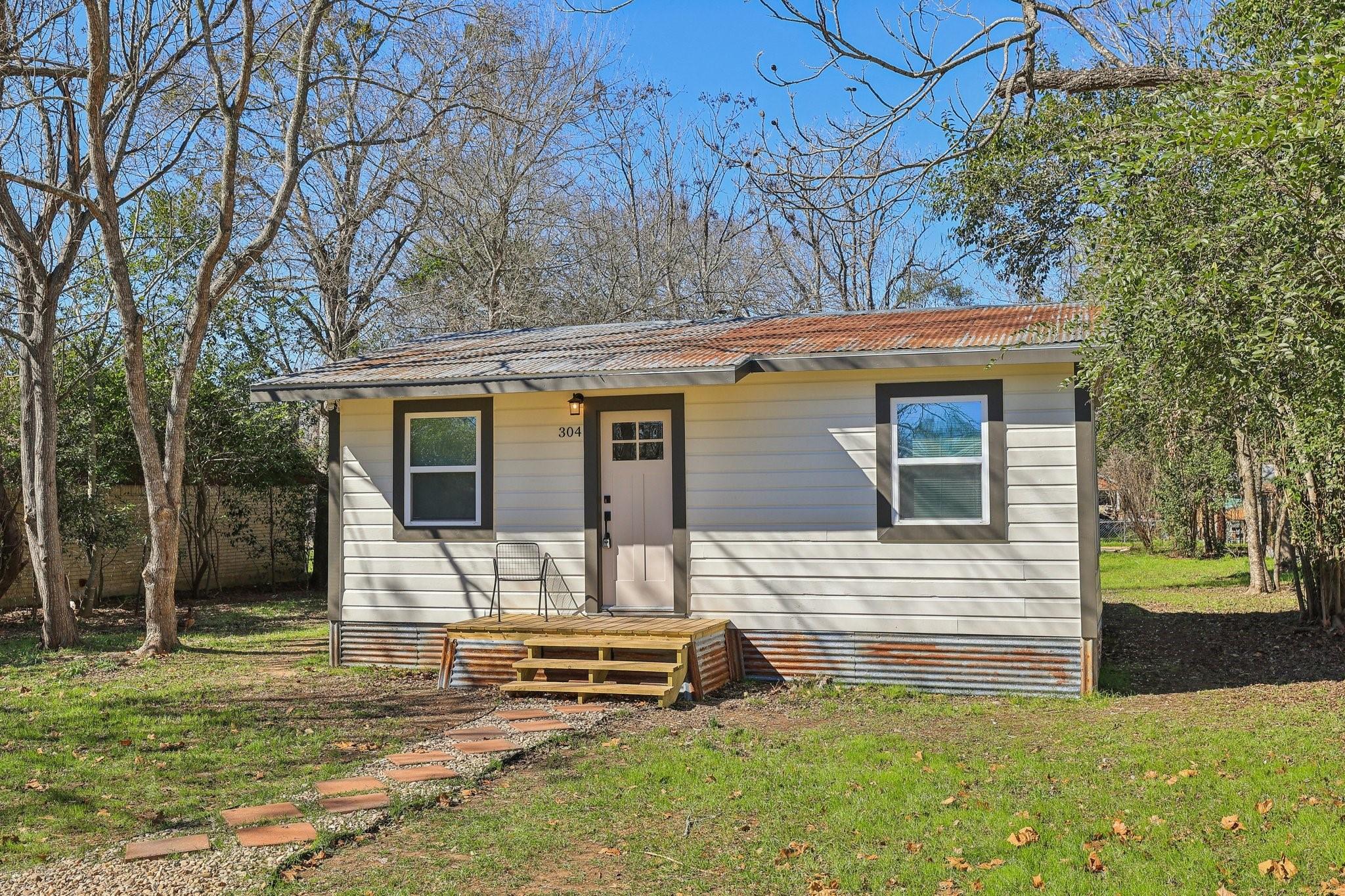 304 Harris St Property Photo 1