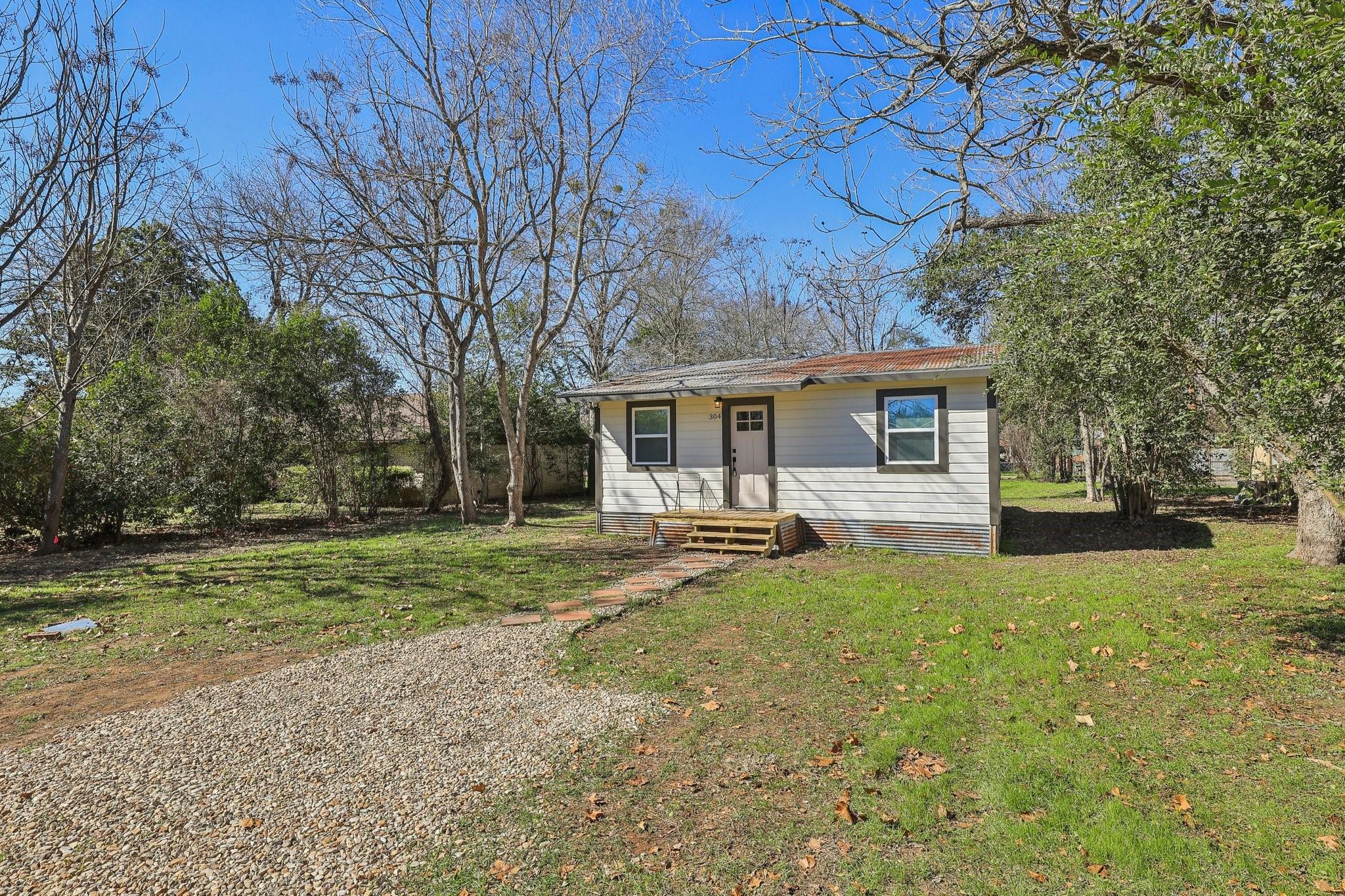 304 Harris St Property Photo 8
