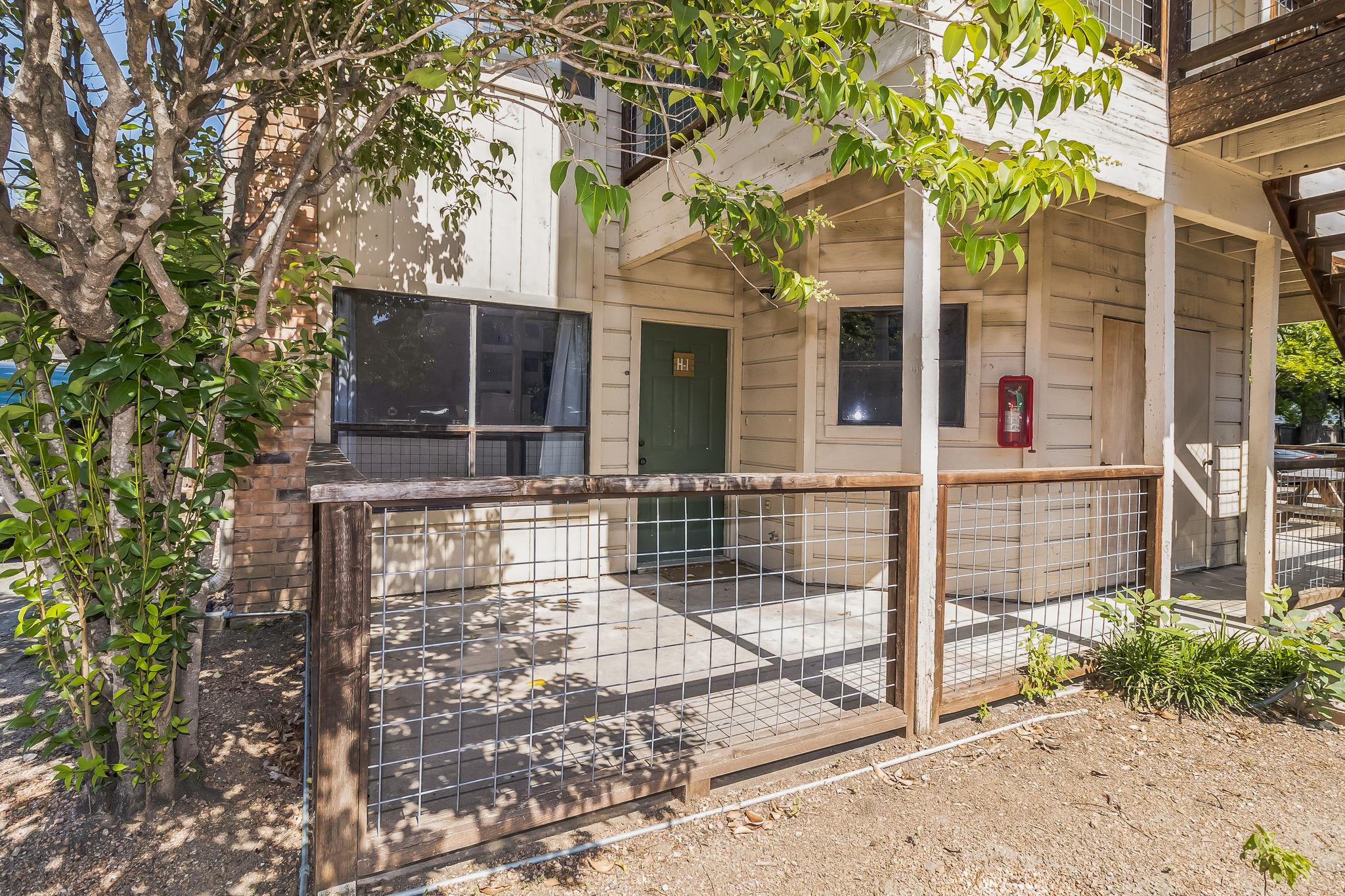 421 W San Antonio St H1 Property Photo 1