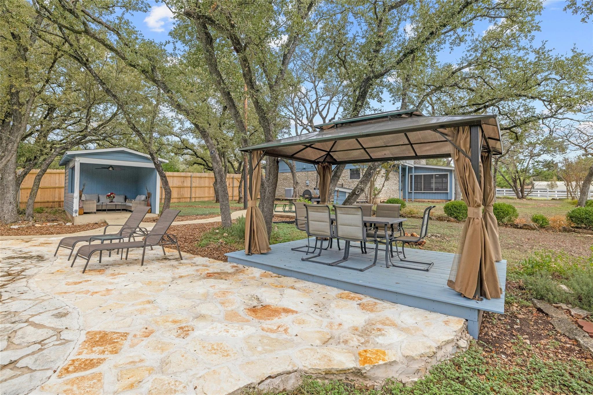 4005 Del Robles Dr Property Photo 35