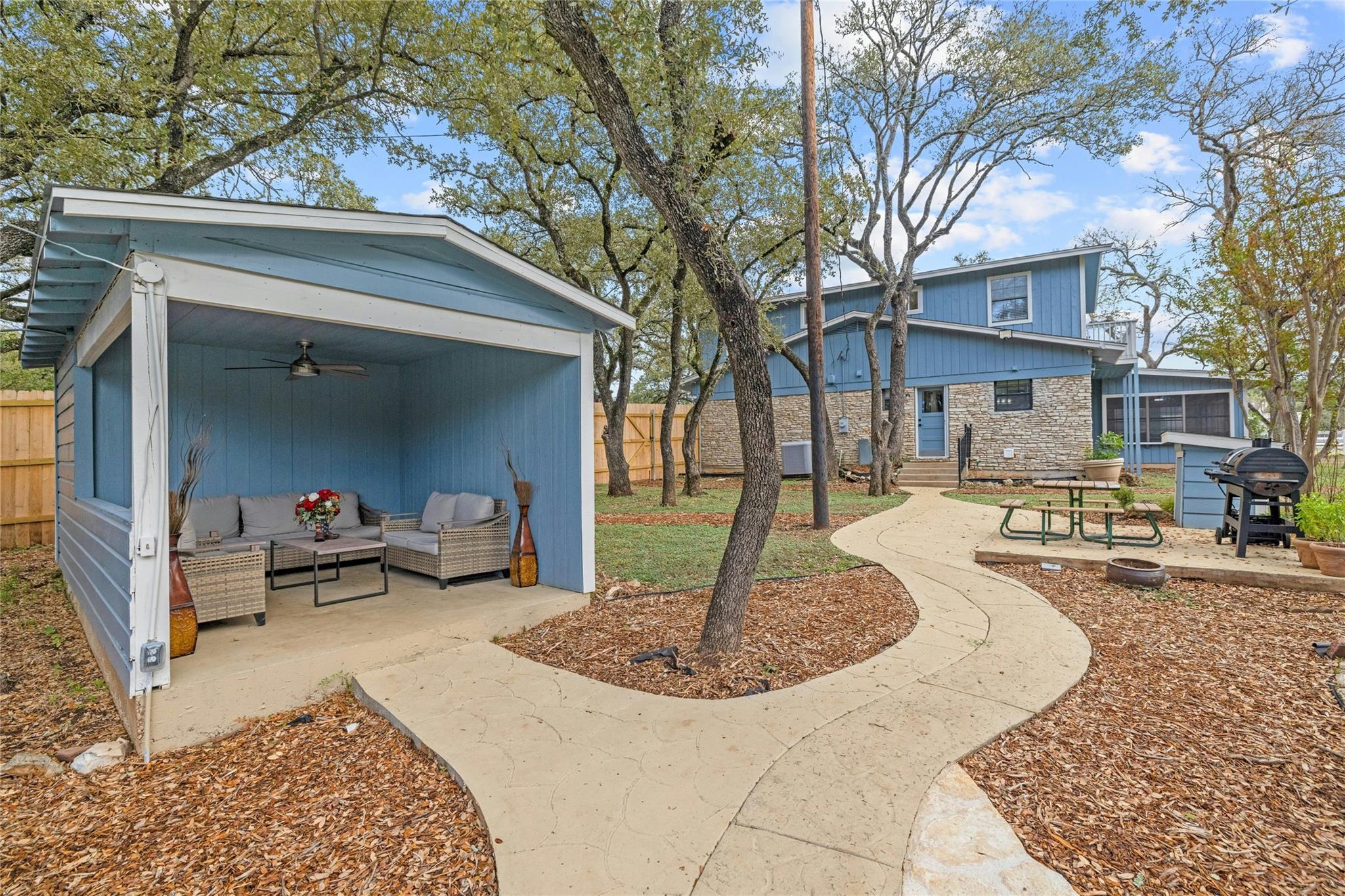 4005 Del Robles Dr Property Photo 36
