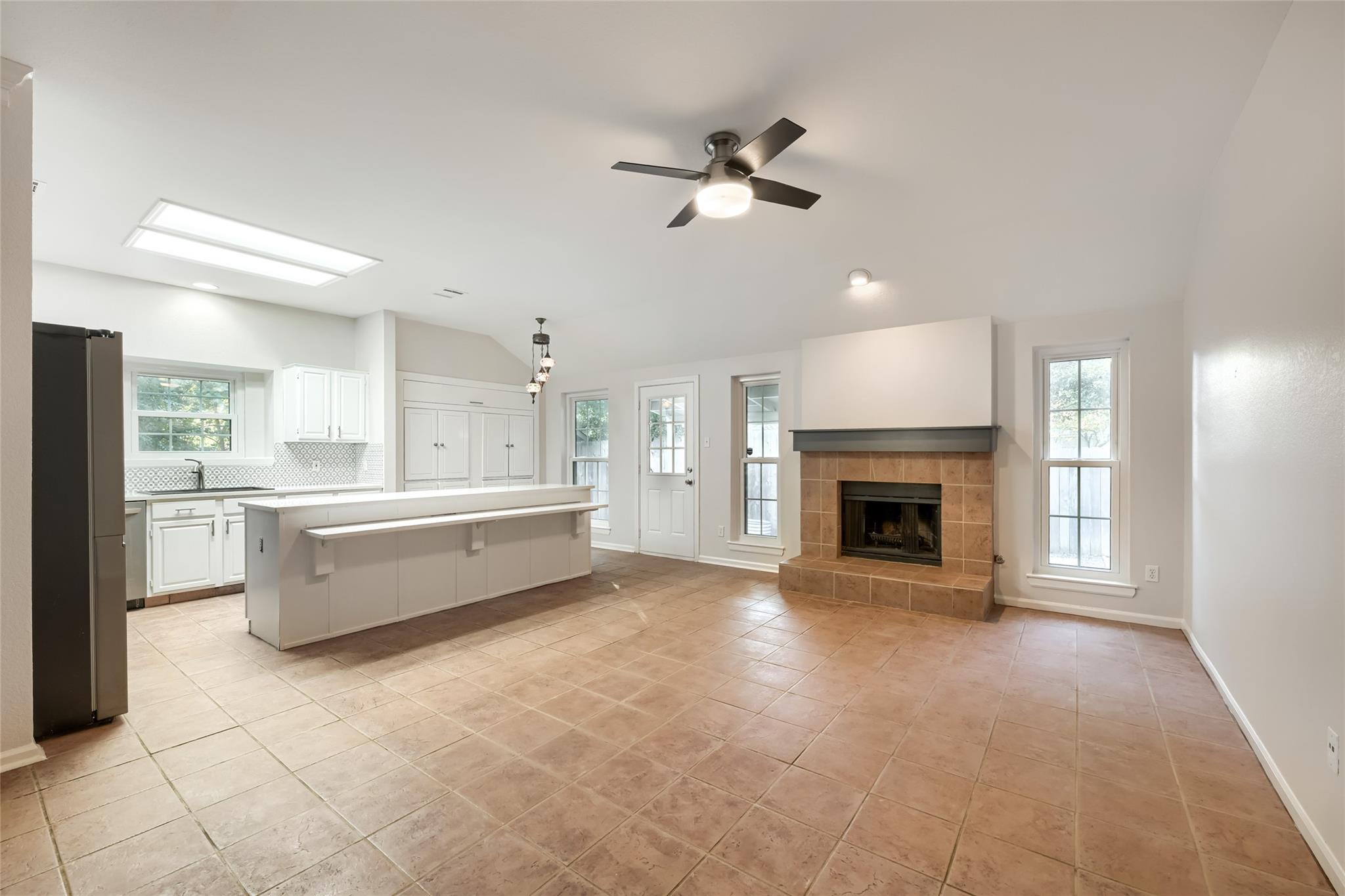 2223 Mockingbird Dr Property Photo 6