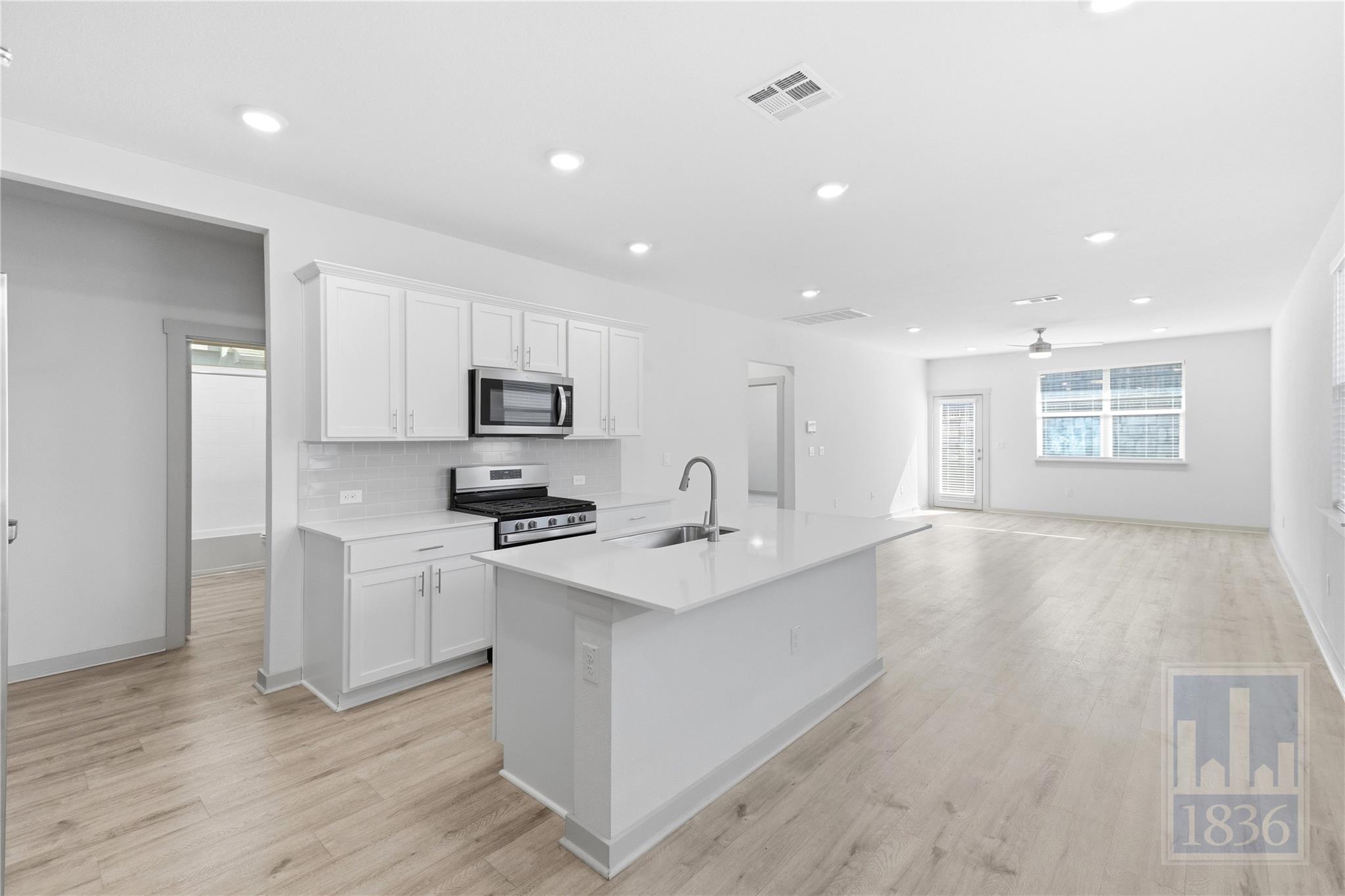 8129 Linnie Ln Property Photo 3