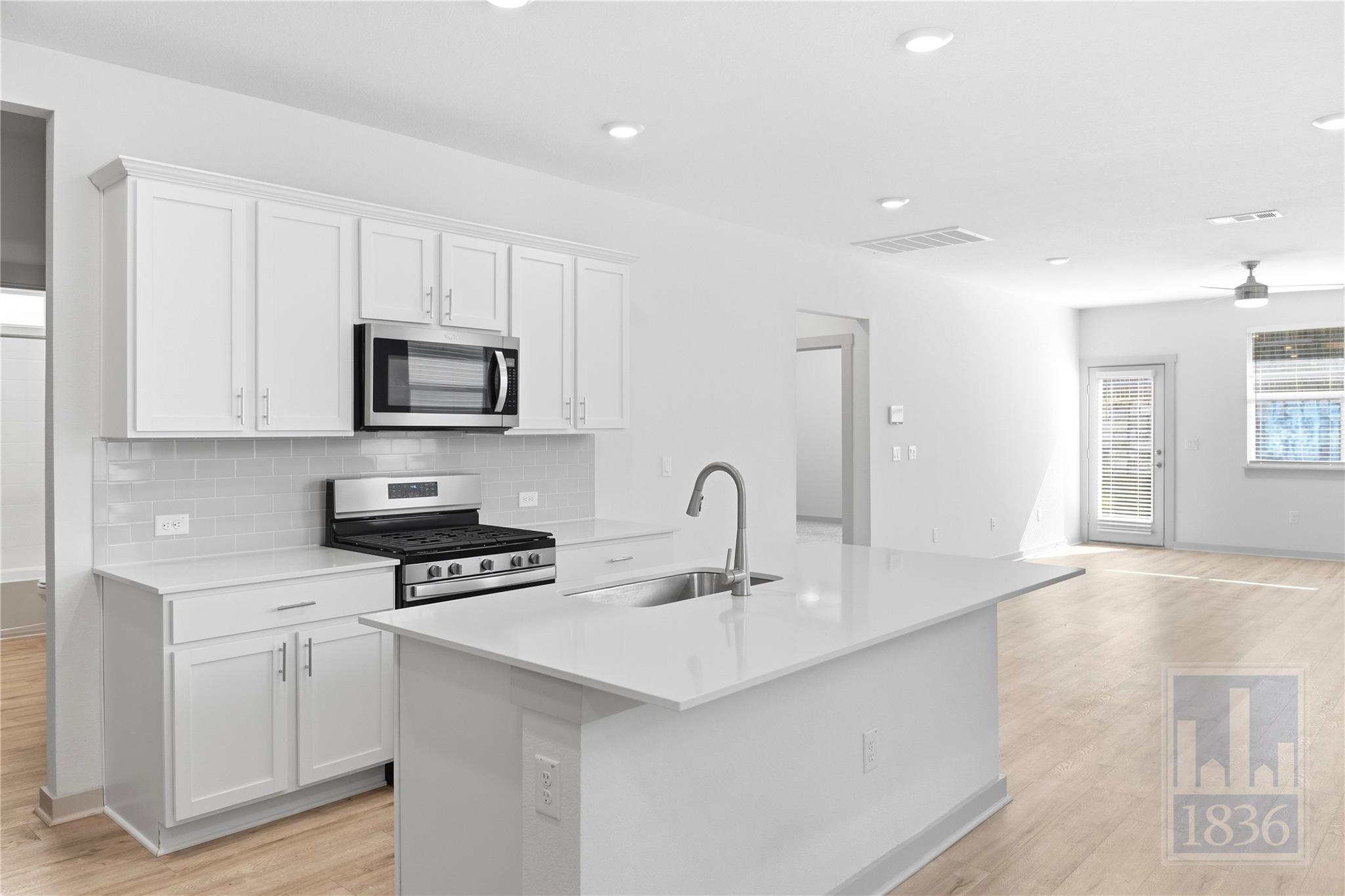 8129 Linnie Ln Property Photo 4