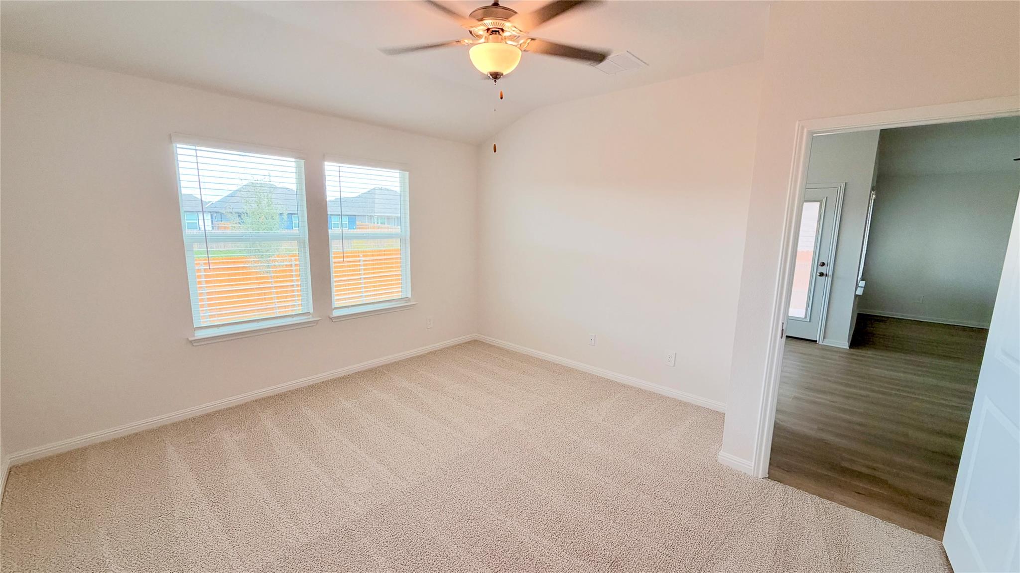 900 Universal Dr Property Photo 3
