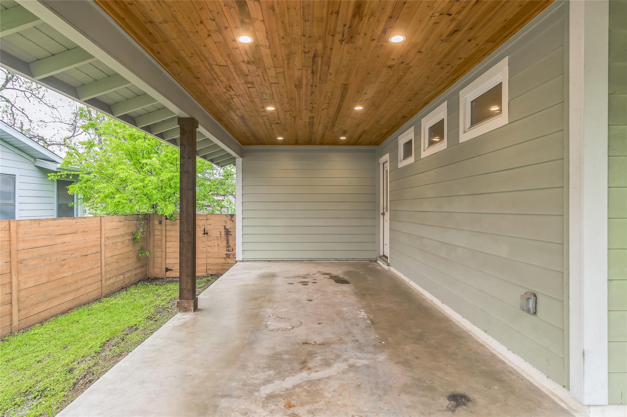 1502 Villanova Dr Property Photo 4