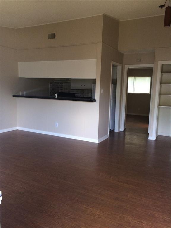 602 W 51st St #102 Property Photo 6