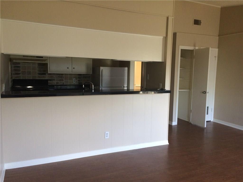 602 W 51st St #102 Property Photo 7