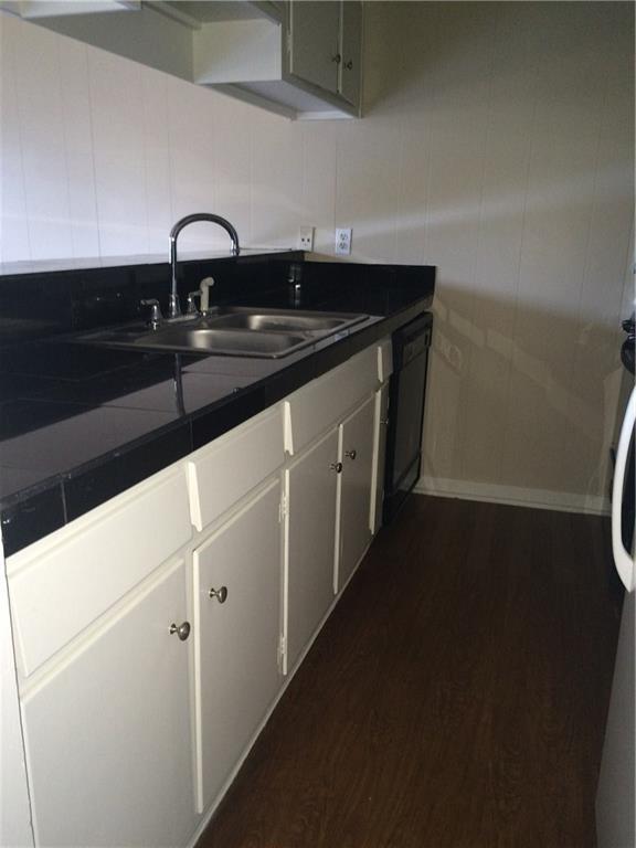 602 W 51st St #102 Property Photo 9