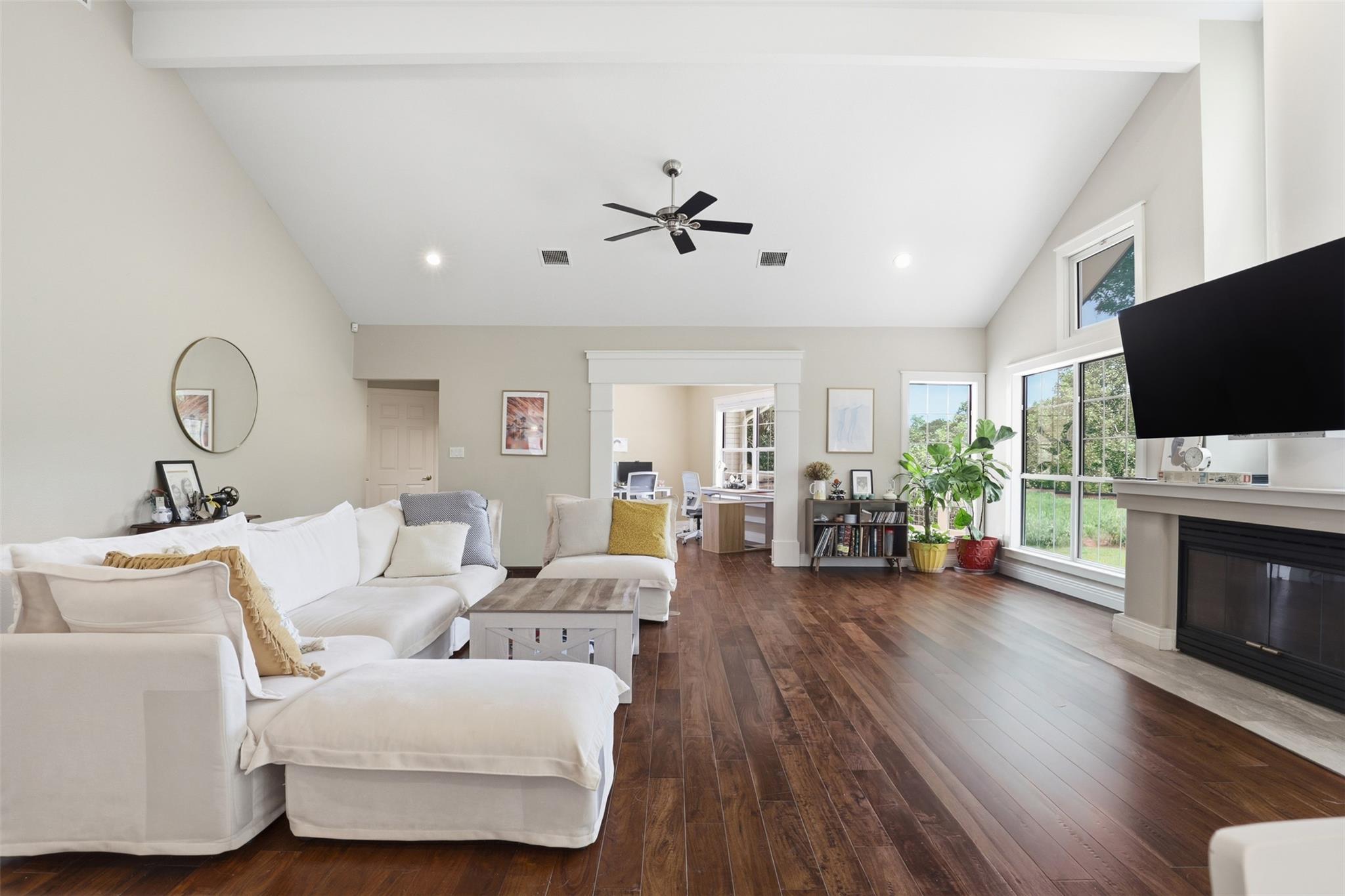 8506 Walhill Cv Property Photo 6