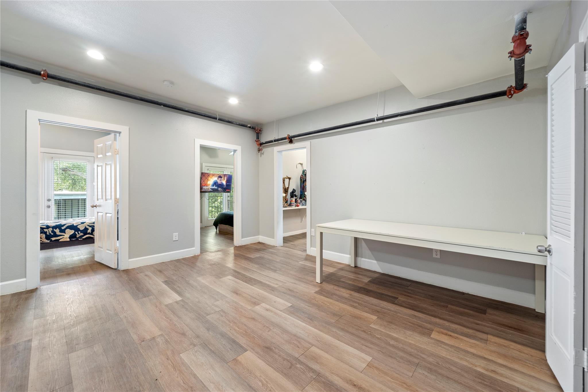 201 W 31st St #b Property Photo 3