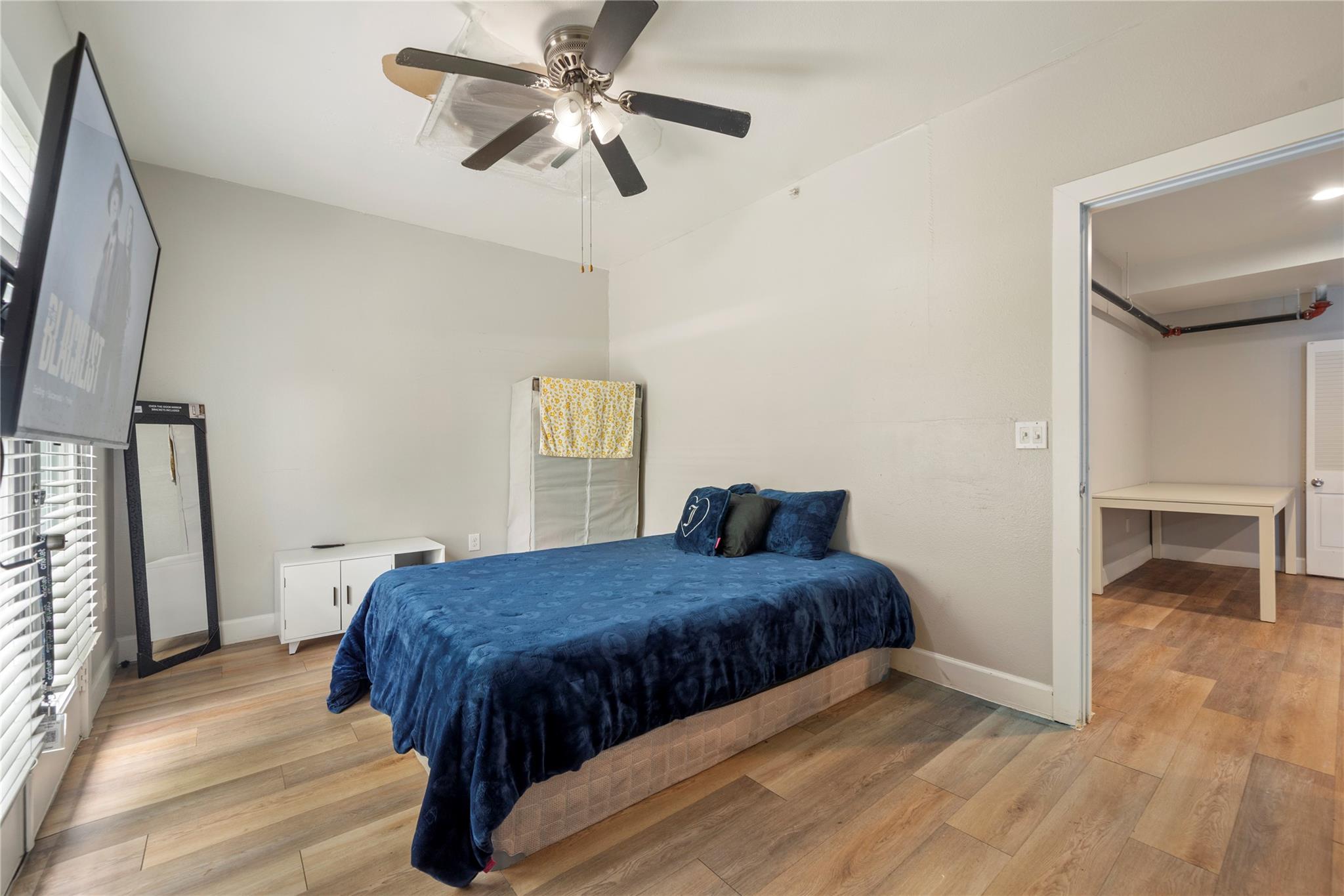 201 W 31st St #b Property Photo 13